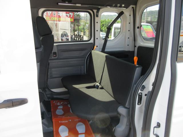 助手席後ろ、リアシートより、リアシートも折りたたみ床にフルフラット荷室モードにできます。