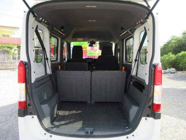 リアゲートＯＰＥＮ！シートそのままでも十分な荷室の広さ！