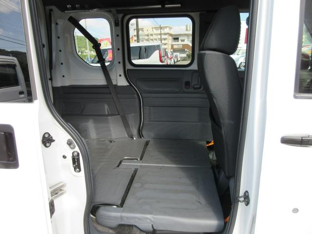 リアシート、荷室フラットモードへ！