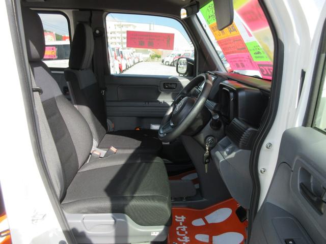 運転席シートより。