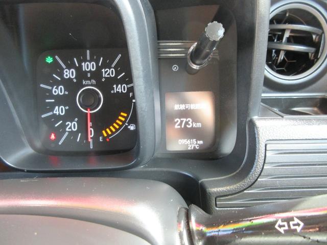 →右　インフォメーションディスプレイ、各種状況を表示します。