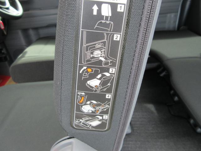 シートフルフラット荷室モードの操作方法は助手席横にあります。
