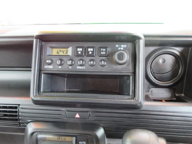 純正ＦＭＡＭラジオ付き、ですがご希望ありましたらナビやＴＶ、ブルートゥース等と交換もできます、ご予算に応じて対応できますのでお気軽にスタッフまで聞いて下さい。
