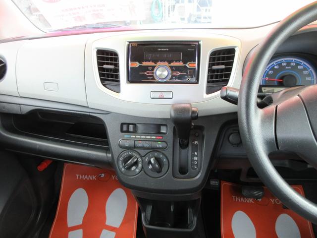 センターパネルより、上から社外カロッツェリア２ＤＩＮ・ＣＤ・ＵＳＢ・ＦＭＡＭオーディオ、エアコンパネル、ハンドルの位置に近く便利なインパネＡＴシフトまわり。