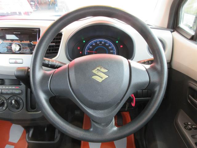 ステアリングまわり、メーター内には低燃費運転をアシストするエコインジゲーター付き