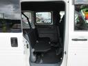 運転席後ろ、リアシートより。