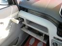 グローブBOX内、その上小物置きとしてGOOD!ドリンクホルダー×1、ドアポケット付き。