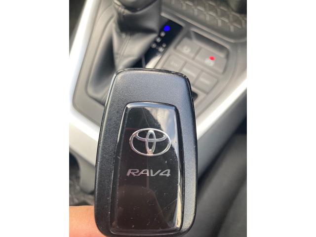 ＲＡＶ４ Ｘ　バックカメラ　レーンアシスト　Ｂｌｕｅｔｏｏｔｈ　ＬＥＤヘッドライト　フルセグＴＶ　ＥＴＣ　スマートキー　衝突軽減　横滑り防止　エコカー（19枚目）