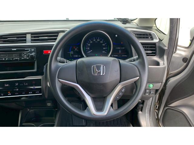 仕入担当がオークション会場をチェック！当店の厳しい仕入れ基準をクリアしたお勧めの１台をお客様のお手元にお届けします。