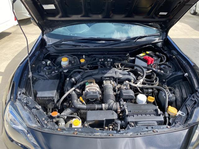 塩害の無い内地仕入れの為、エンジンルームも綺麗な状態です。もちろん下回りの錆などもございません。