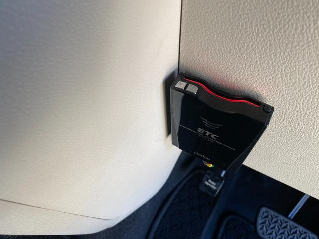 シエンタ Ｇ　県外仕入れ　ＥＴＣ　バックカメラ　ナビ　ＴＶ　レーンアシスト　衝突被害軽減システム　両側電動スライドドア　オートマチックハイビーム　オートライト　スマートキー　アイドリングストップ　シートヒーター（8枚目）