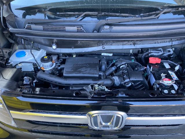 塩害の無い内地仕入れの為、エンジンルームも綺麗な状態です。もちろん下回りの錆などもございません。