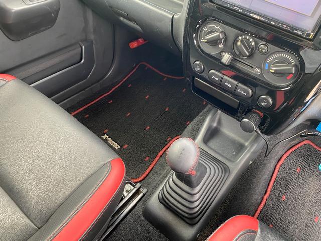 ジムニー 　Ｘアドベンチャー　５ＭＴ　県外仕入れ　リフトアップ　社外マフラー　社外バンパー　ＴＶ　４ＷＤ　ナビ　ＴＶ　電動格納ミラー　シートヒーター　　ＣＤ　ＵＳＢ　アルミホイール　エアコン　パワーウィンドウ（6枚目）