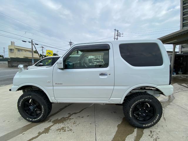 ジムニー 　Ｘアドベンチャー　５ＭＴ　県外仕入れ　リフトアップ　社外マフラー　社外バンパー　ＴＶ　４ＷＤ　ナビ　ＴＶ　電動格納ミラー　シートヒーター　　ＣＤ　ＵＳＢ　アルミホイール　エアコン　パワーウィンドウ（16枚目）