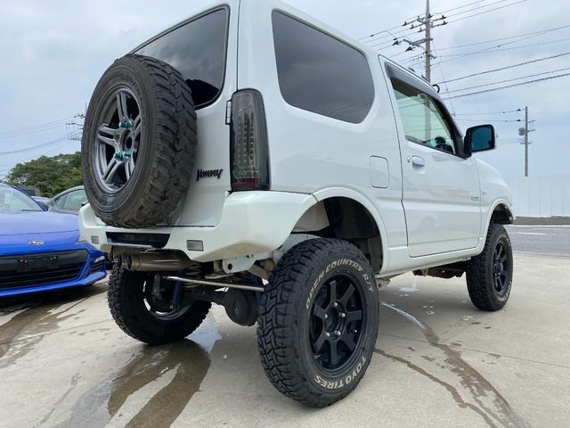 ジムニー 　Ｘアドベンチャー　５ＭＴ　県外仕入れ　リフトアップ　社外マフラー　社外バンパー　ＴＶ　４ＷＤ　ナビ　ＴＶ　電動格納ミラー　シートヒーター　　ＣＤ　ＵＳＢ　アルミホイール　エアコン　パワーウィンドウ（17枚目）