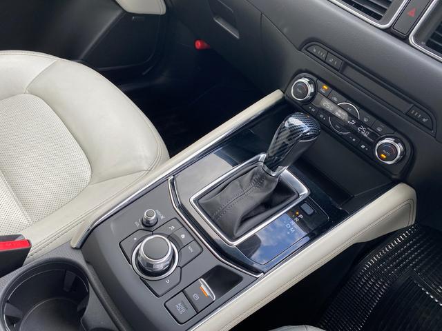 シフトレバー。ぜひ一度お客様の目で確認してください。