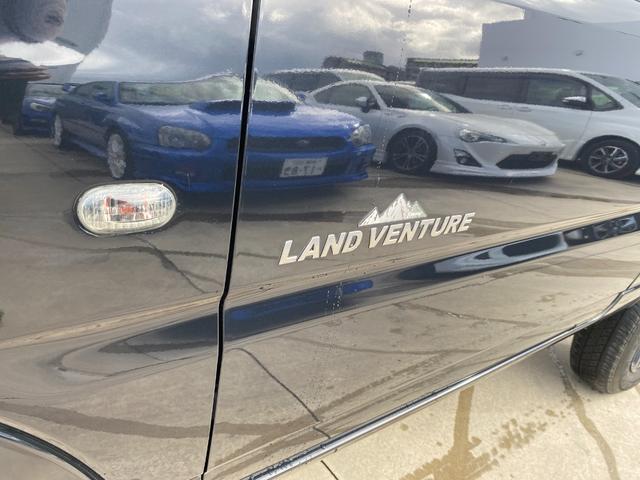 ジムニー ランドベンチャー　ＡＴ　リフトアップ　前後社外バンパー　社外マフラー　ミラー型ドラレコ　県外仕入れ　ＴＶ　４ＷＤ　ナビ　キーレスエントリー　シートヒーター　　ＡＢＳ　ルーフレール　アルミホイール　エアコン（30枚目）