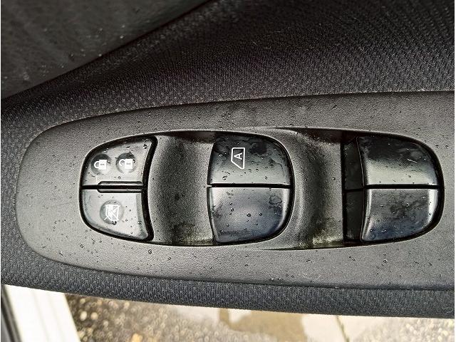 ライト類もしっかり真心を込めて磨いています！目が透き通っているとかっこよく見えますよね♪