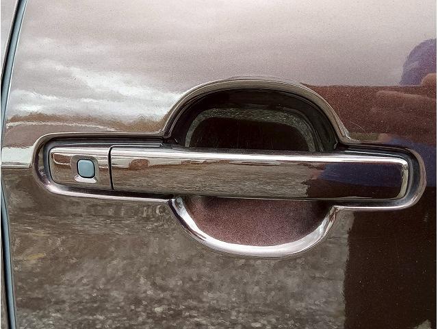 ライト類もしっかり真心を込めて磨いています！目が透き通っているとかっこよく見えますよね♪