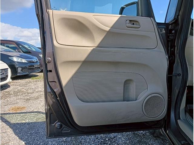 ライト類もしっかり真心を込めて磨いています！目が透き通っているとかっこよく見えますよね♪