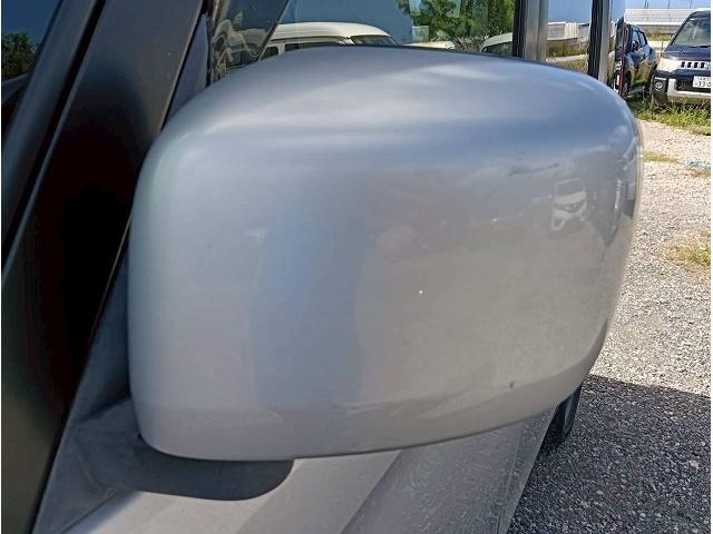 ライト類もしっかり真心を込めて磨いています！目が透き通っているとかっこよく見えますよね♪