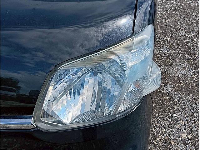 ライト類もしっかり真心を込めて磨いています！目が透き通っているとかっこよく見えますよね♪