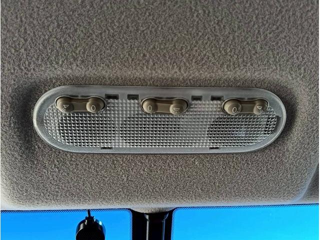 ライト類もしっかり真心を込めて磨いています！目が透き通っているとかっこよく見えますよね♪