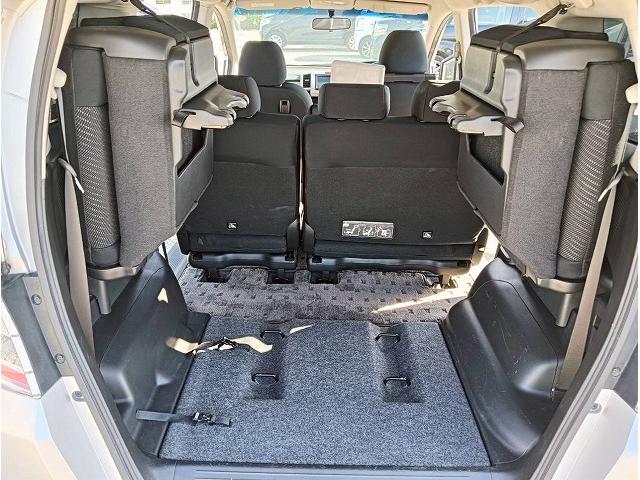 ライト類もしっかり真心を込めて磨いています！目が透き通っているとかっこよく見えますよね♪