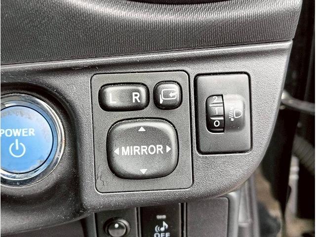 ライト類もしっかり真心を込めて磨いています！目が透き通っているとかっこよく見えますよね♪