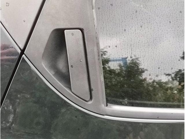 ☆内装も綺麗です☆内装も専門のスタッフが綺麗に清掃致します。気になるシートの汚れや天井の汚れもしっかり綺麗に致しますので、ご安心ください！