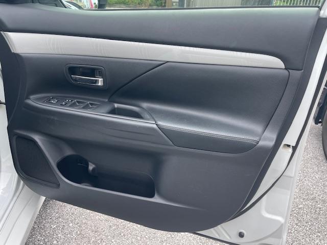 ユーポス豊見城店は軽自動車からコンパクトカー、ミニバン、スポーツカーまで様々な車種を取り揃えております。お客様の希望車種が見つからなくても全国から車両を探せます。お気軽にお問合せ下さい。