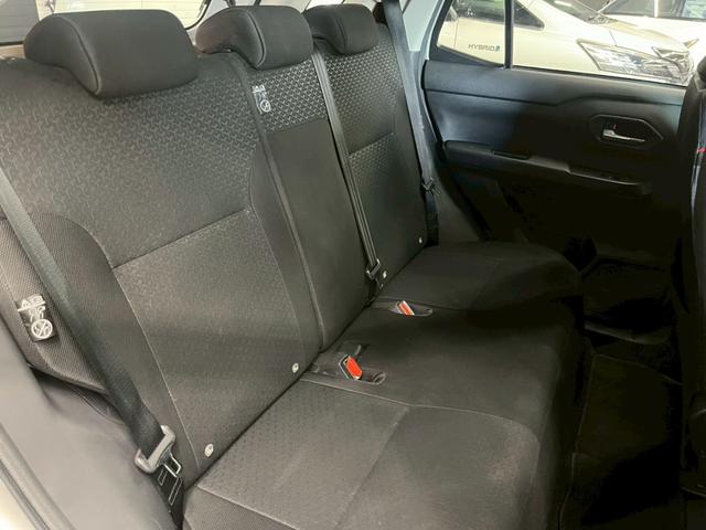 後部座席もゆったり広々座ることができます！