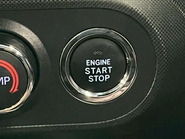 気になる月々のローン支払シュミレーションはその場でお伝えでき、審査も短時間で結果が分かります。その他様々なオプションやサービスで満足できるように担当スタッフが頑張りますので是非ご来店下さい。