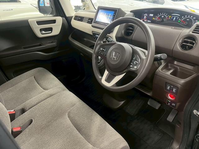 運転席からの視界も広く、女性の方でも運転しやすい設計に