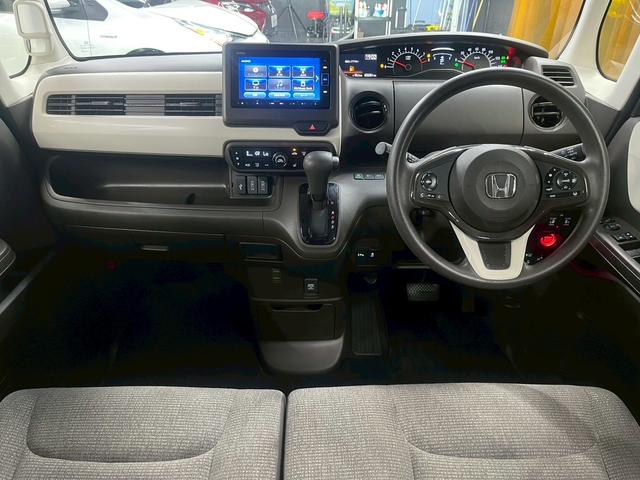 インテリアは安心感を与えるようなダークブラウンへ