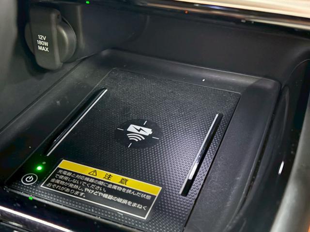 【ワイヤレス充電】置くだけで充電ができる為、手間なく快適にドライブを楽しめます♪