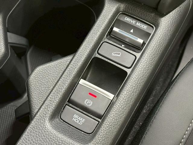 ユーポス豊見城店は軽自動車からコンパクトカー、ミニバン、スポーツカーまで様々な車種を取り揃えております。お客様の希望車種が見つからなくても全国から車両を探せます。お気軽にお問合せ下さい。