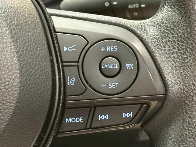 ステアリング右でクルーズコントロール操作可能です。