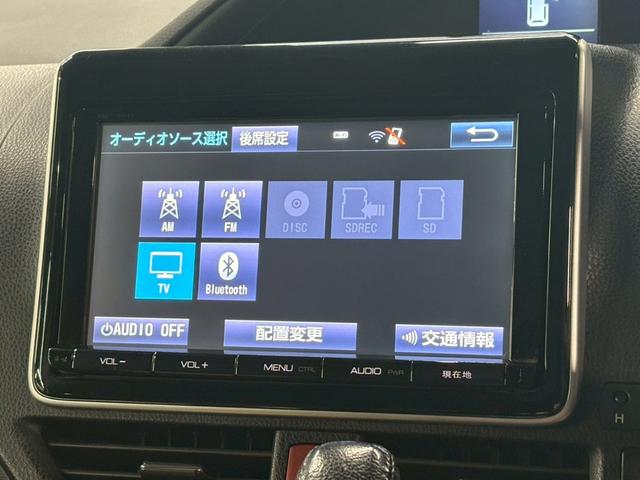 ヴォクシー ＺＳ　フリップダウンモニター　純正ＳＤナビ　バックモニター　アイドリングストップ　ステアリングスイッチ　ドライブレコーダー　両側パワースライドドア　スマートキー　ＥＴＣ　県内買取車両　保証対象車両（4枚目）