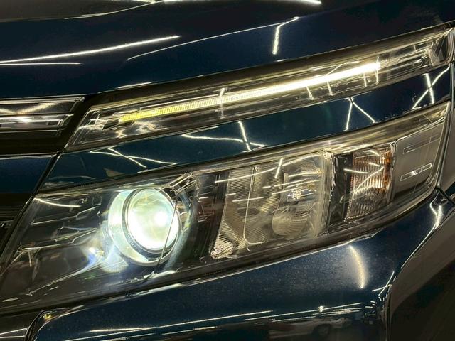 ヴォクシー ＺＳ　フリップダウンモニター　純正ＳＤナビ　バックモニター　アイドリングストップ　ステアリングスイッチ　ドライブレコーダー　両側パワースライドドア　スマートキー　ＥＴＣ　県内買取車両　保証対象車両（19枚目）