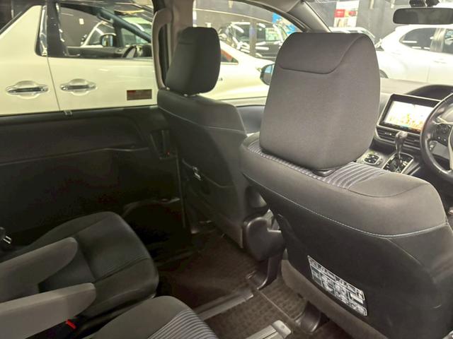 ヴォクシー ＺＳ　フリップダウンモニター　純正ＳＤナビ　バックモニター　アイドリングストップ　ステアリングスイッチ　ドライブレコーダー　両側パワースライドドア　スマートキー　ＥＴＣ　県内買取車両　保証対象車両（36枚目）