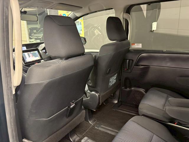 ヴォクシー ＺＳ　フリップダウンモニター　純正ＳＤナビ　バックモニター　アイドリングストップ　ステアリングスイッチ　ドライブレコーダー　両側パワースライドドア　スマートキー　ＥＴＣ　県内買取車両　保証対象車両（38枚目）