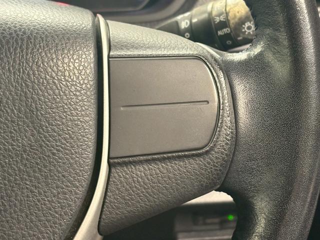 ヴォクシー ＺＳ　フリップダウンモニター　純正ＳＤナビ　バックモニター　アイドリングストップ　ステアリングスイッチ　ドライブレコーダー　両側パワースライドドア　スマートキー　ＥＴＣ　県内買取車両　保証対象車両（41枚目）