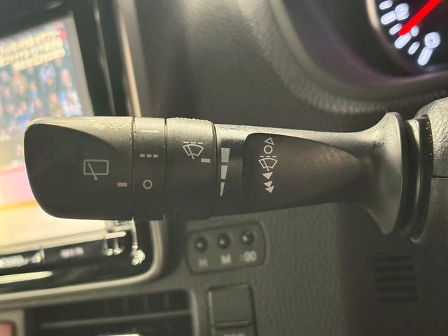 ヴォクシー ＺＳ　フリップダウンモニター　純正ＳＤナビ　バックモニター　アイドリングストップ　ステアリングスイッチ　ドライブレコーダー　両側パワースライドドア　スマートキー　ＥＴＣ　県内買取車両　保証対象車両（42枚目）