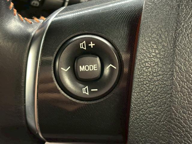 ステアリング左でオーディオ操作可能です。