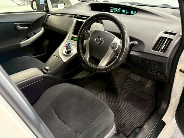 運転席からの視界も広く女性の方でも運転しやすい設計に