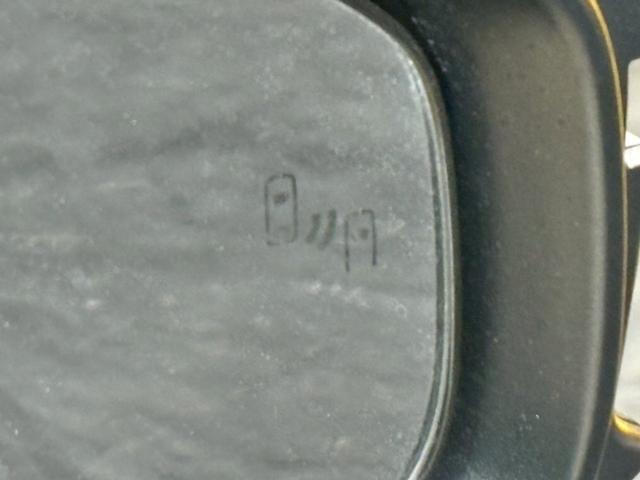 【ブラインドスポットモニター（ＢＳＭ）】後方からの接近車両に反応し点灯する為、不注意などでのトラブルを未然に防ぎます。