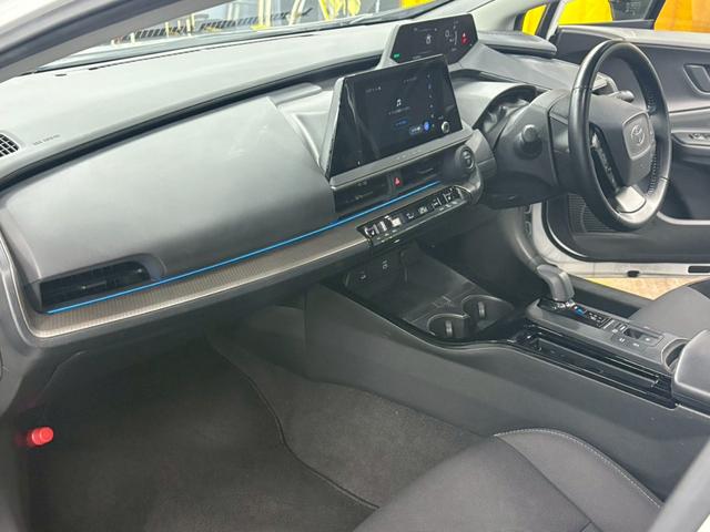 ユーポス豊見城店は軽自動車からコンパクトカー、ミニバン、スポーツカーまで様々な車種を取り揃えております。お客様の希望車種が見つからなくても全国から車両を探せます。お気軽にお問合せ下さい。