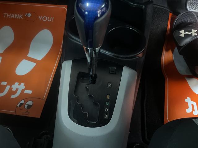 アクア S スマートキー 電動格納ミラー CVT 衝突安全ボディ 記録簿 ABS ESC CD DVD再生 USB エアコン パワーステアリング パワーウィンドウ(7枚目)