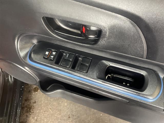 アクア S スマートキー 電動格納ミラー CVT 衝突安全ボディ 記録簿 ABS ESC CD DVD再生 USB エアコン パワーステアリング パワーウィンドウ(9枚目)